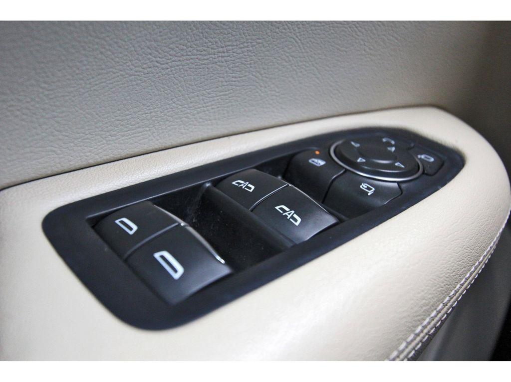 used 2018 Cadillac XT5 car, priced at $17,991