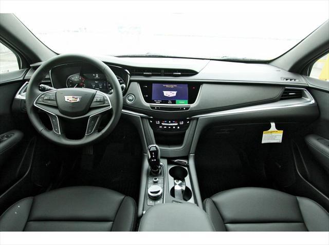 new 2025 Cadillac XT5 car, priced at $45,515