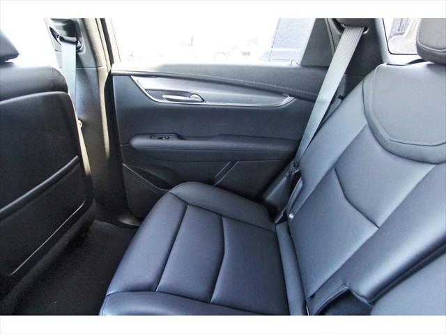new 2025 Cadillac XT5 car, priced at $38,415