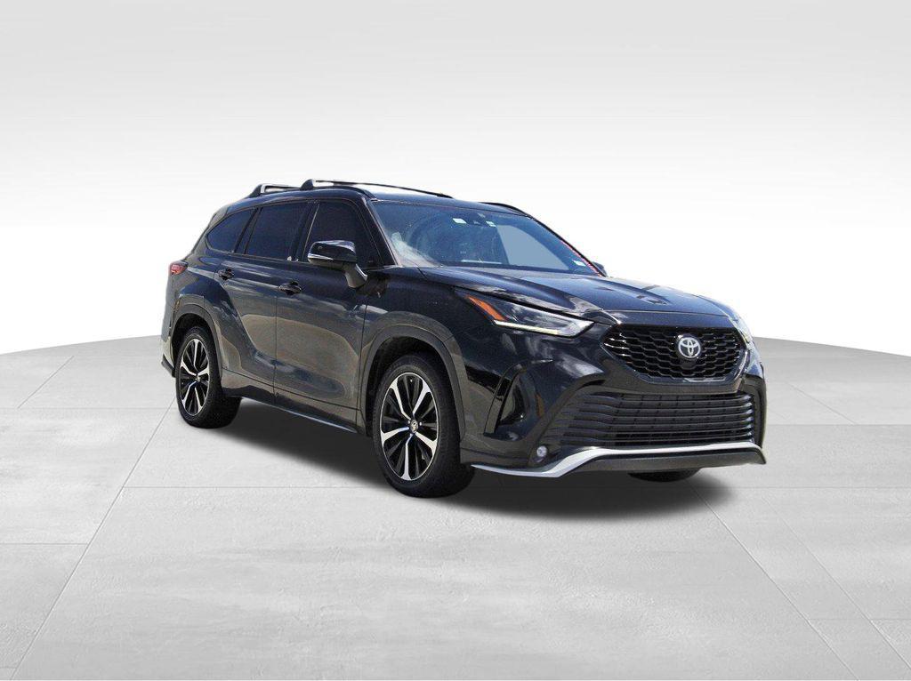 used 2021 Toyota Highlander car, priced at $29,391