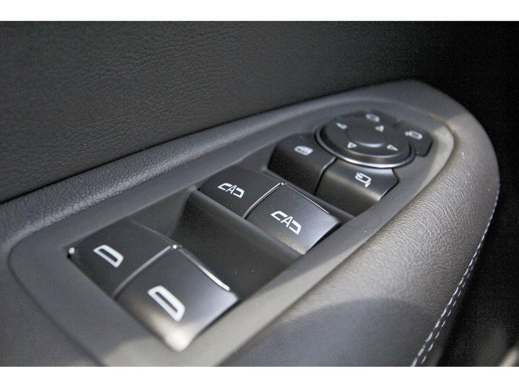new 2025 Cadillac XT5 car, priced at $55,690