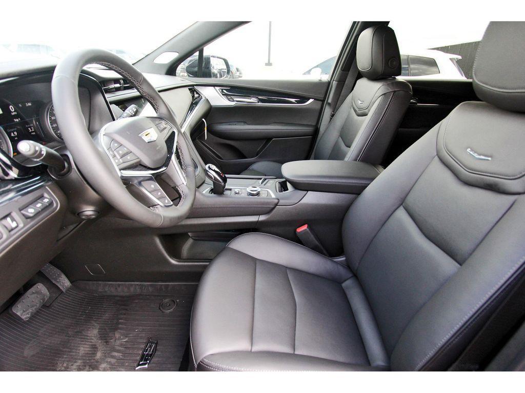 new 2025 Cadillac XT5 car, priced at $55,690
