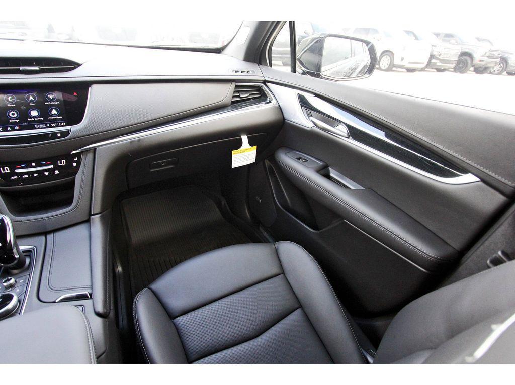 new 2025 Cadillac XT5 car, priced at $55,690