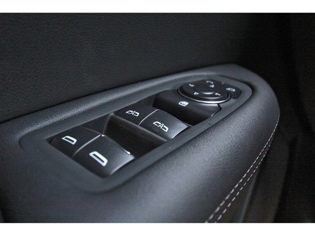 new 2025 Cadillac XT5 car, priced at $44,290