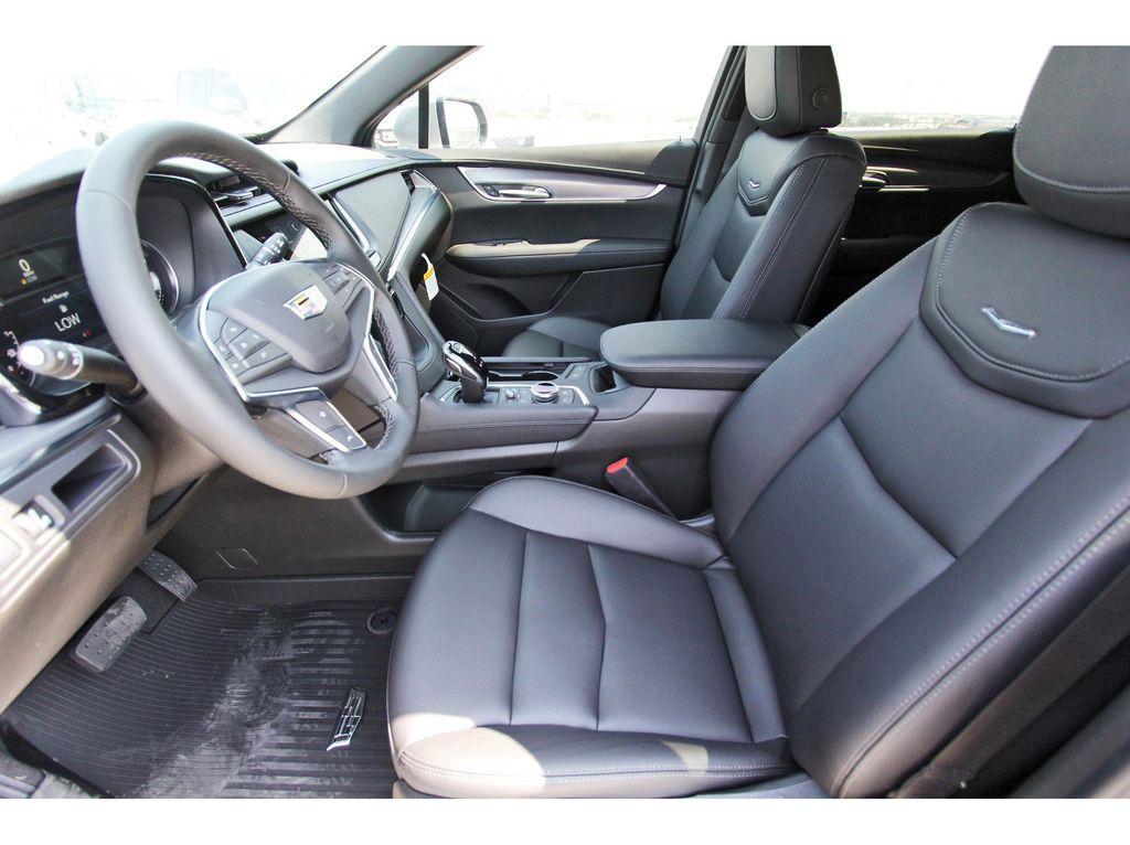 new 2025 Cadillac XT5 car, priced at $44,290