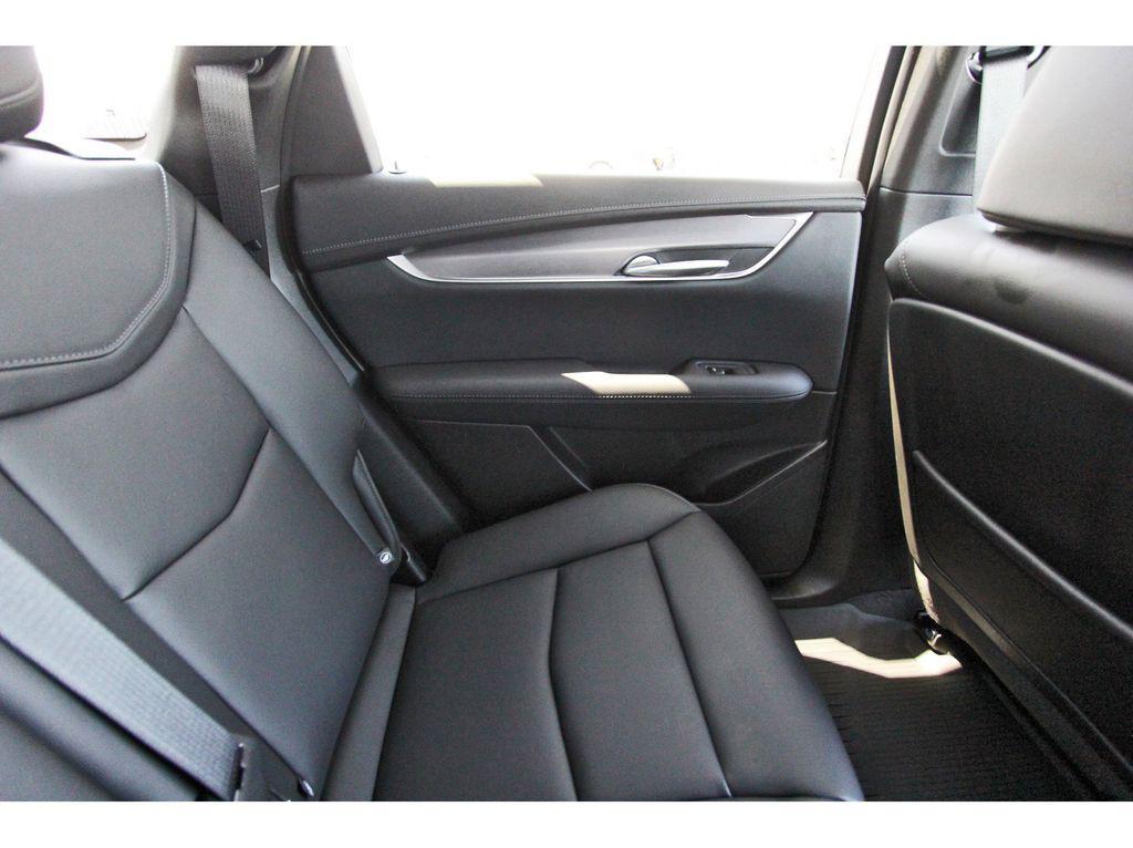 new 2025 Cadillac XT5 car, priced at $44,290