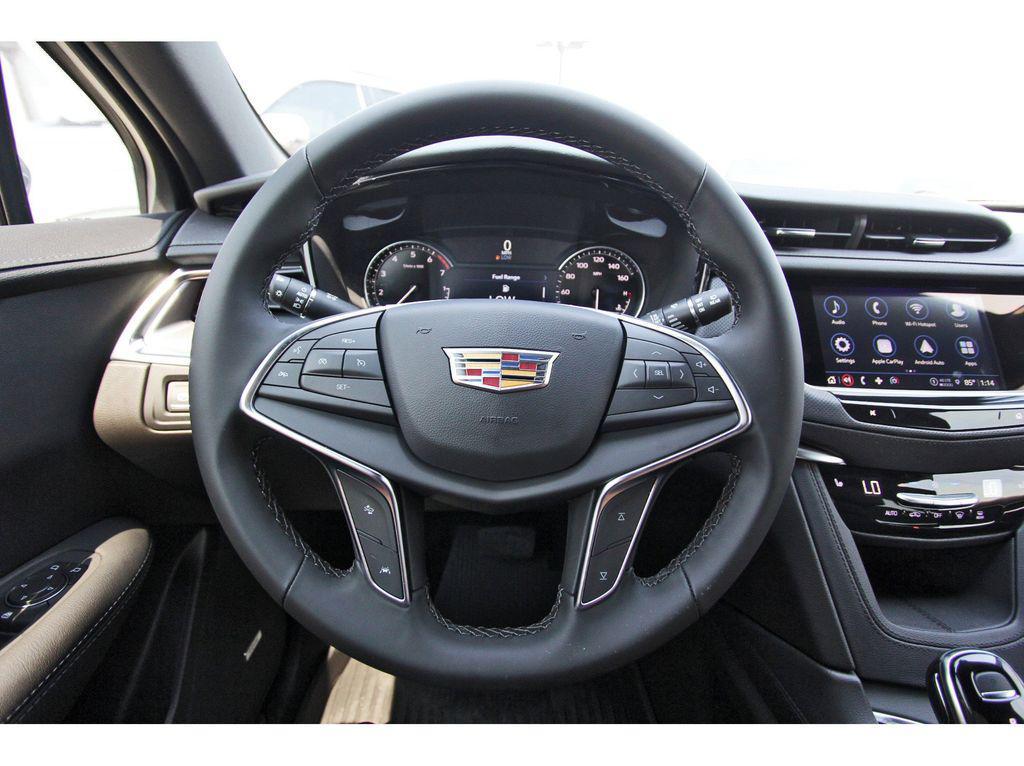 new 2025 Cadillac XT5 car, priced at $44,290