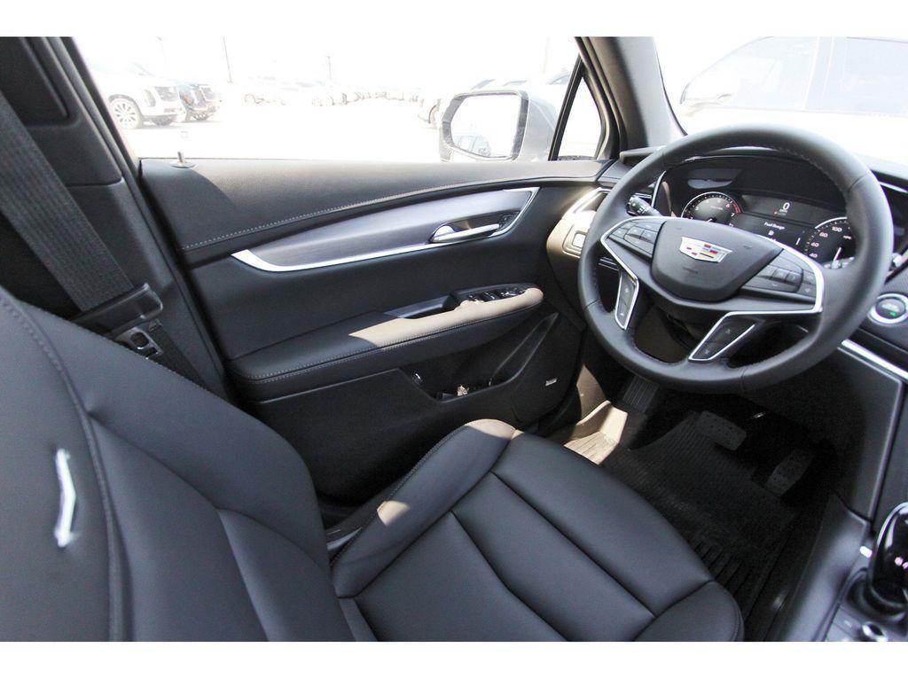 new 2025 Cadillac XT5 car, priced at $44,290