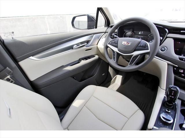 new 2025 Cadillac XT5 car, priced at $51,215