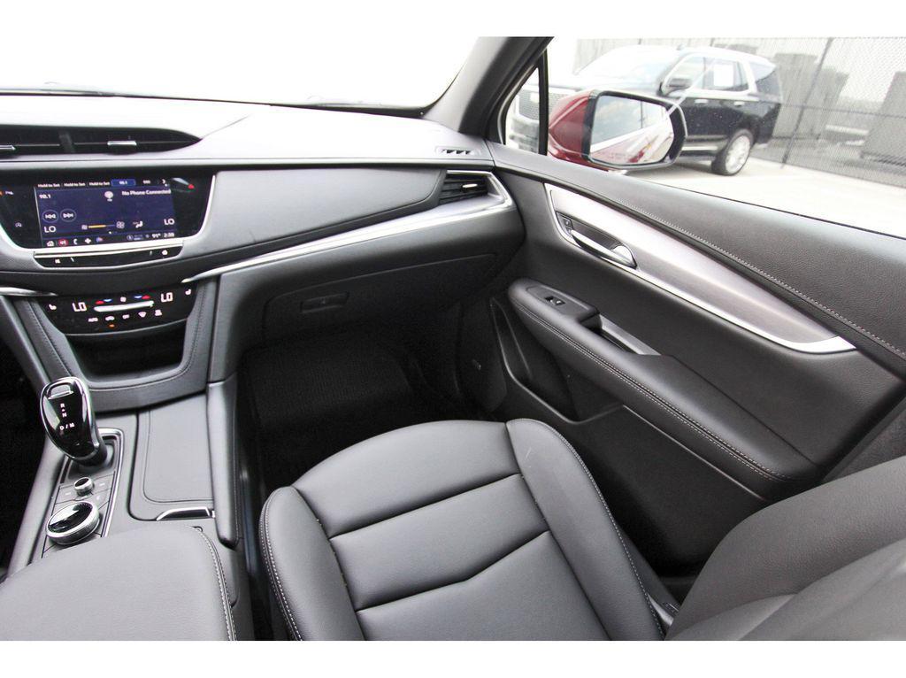 new 2025 Cadillac XT5 car, priced at $36,239