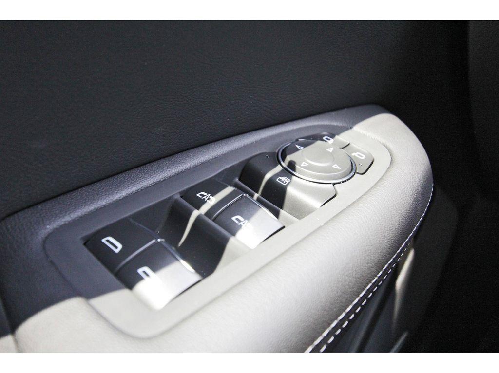 new 2025 Cadillac XT5 car, priced at $36,239