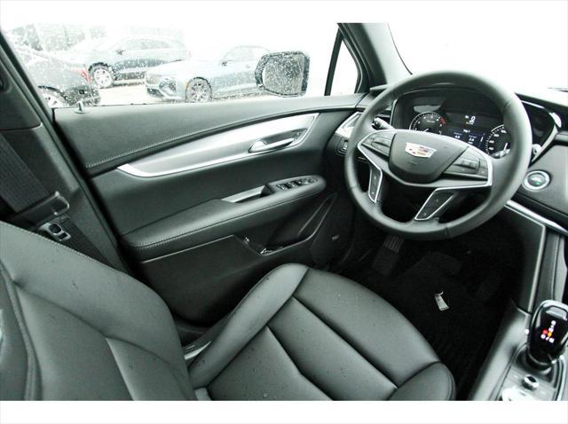 new 2025 Cadillac XT5 car, priced at $45,515