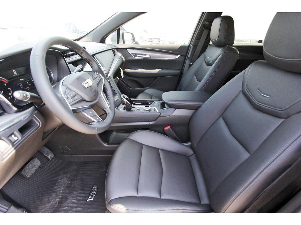 new 2025 Cadillac XT5 car, priced at $34,290