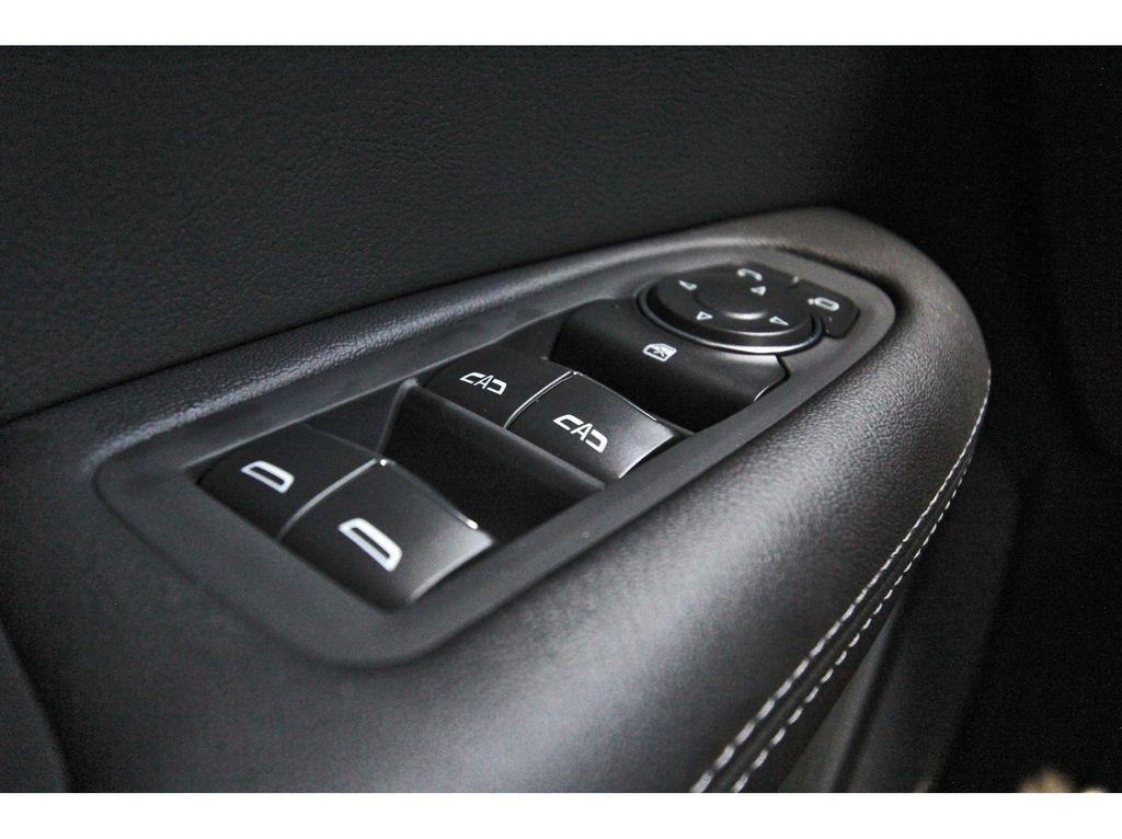 new 2025 Cadillac XT5 car, priced at $34,290