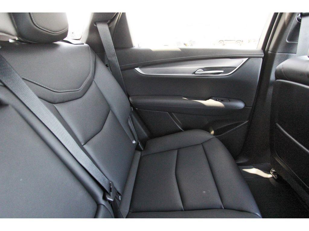 new 2025 Cadillac XT5 car, priced at $34,290