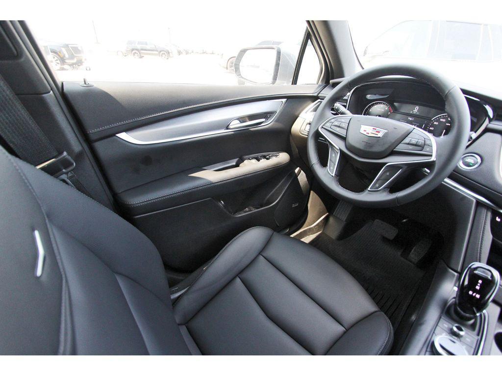 new 2025 Cadillac XT5 car, priced at $34,290