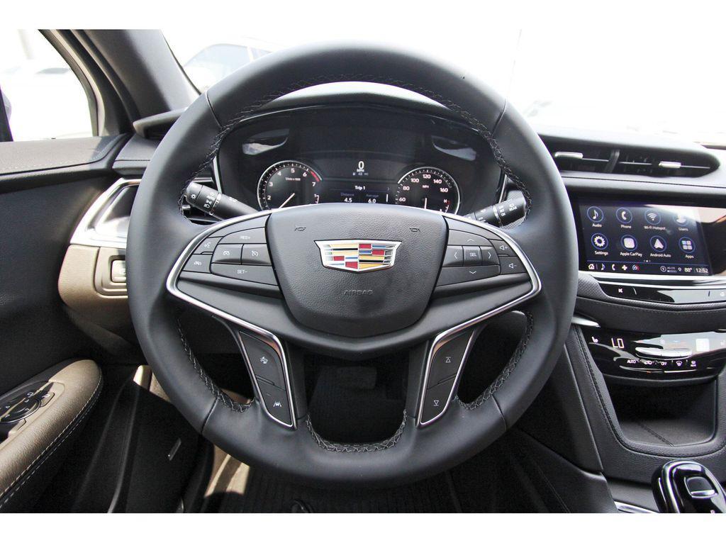 new 2025 Cadillac XT5 car, priced at $34,290
