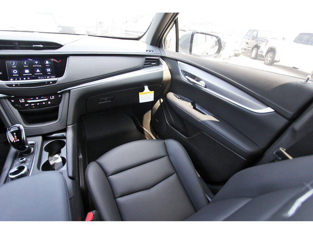 new 2025 Cadillac XT5 car, priced at $34,290