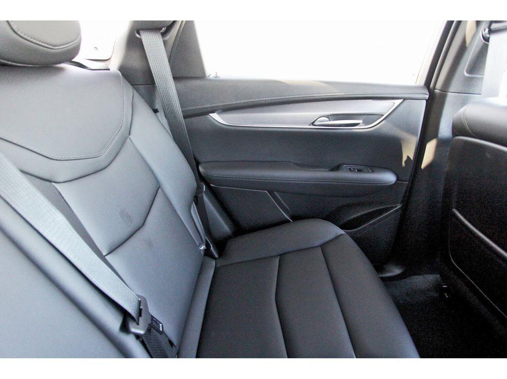 new 2025 Cadillac XT5 car, priced at $47,015