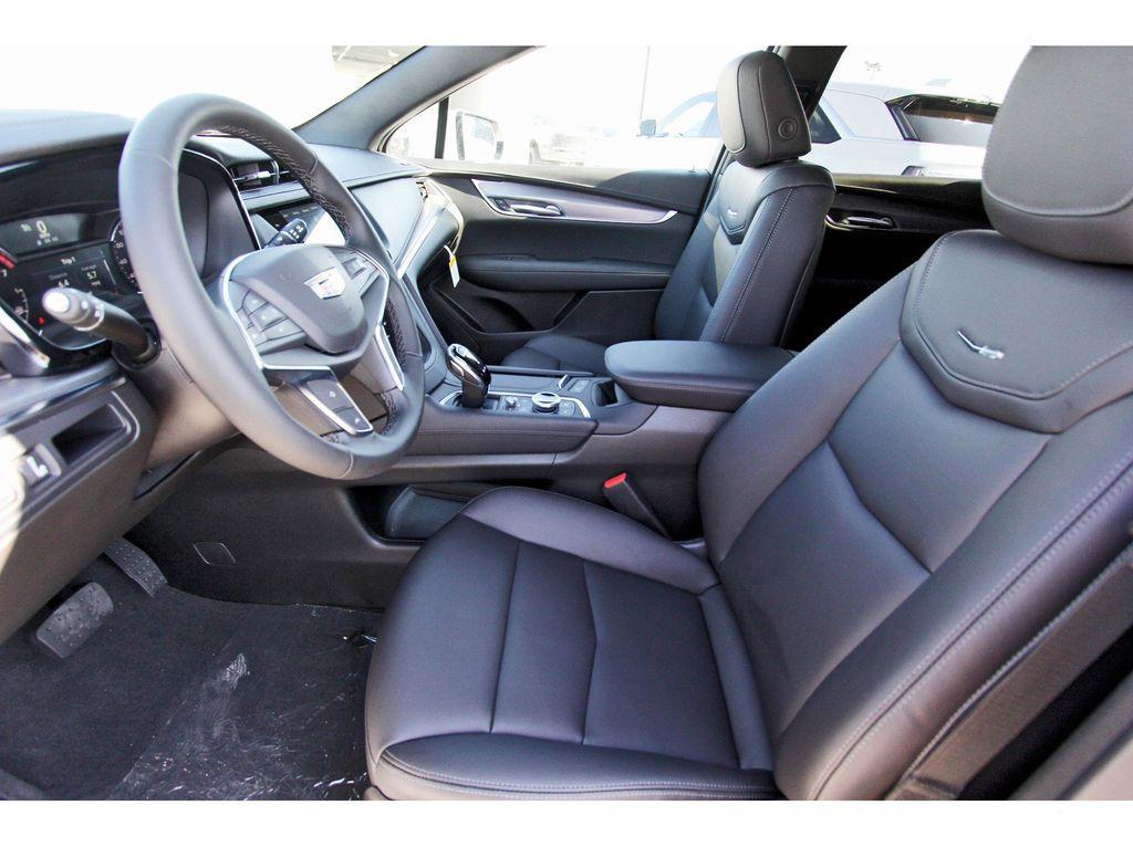 new 2025 Cadillac XT5 car, priced at $47,015