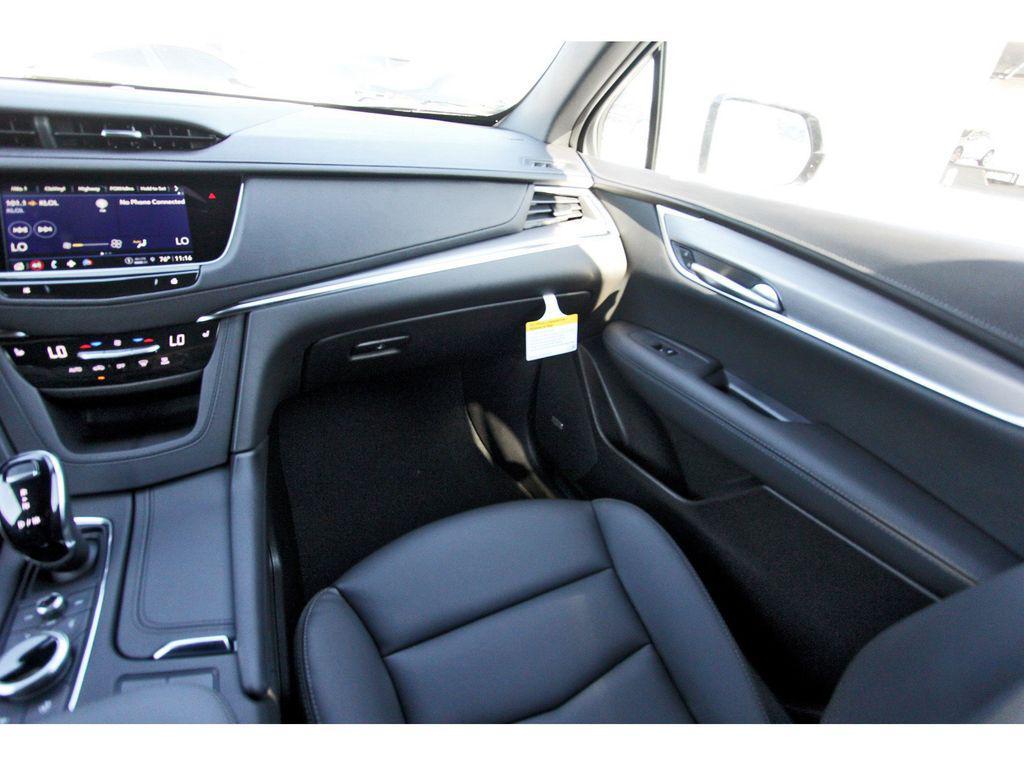 new 2025 Cadillac XT5 car, priced at $47,015
