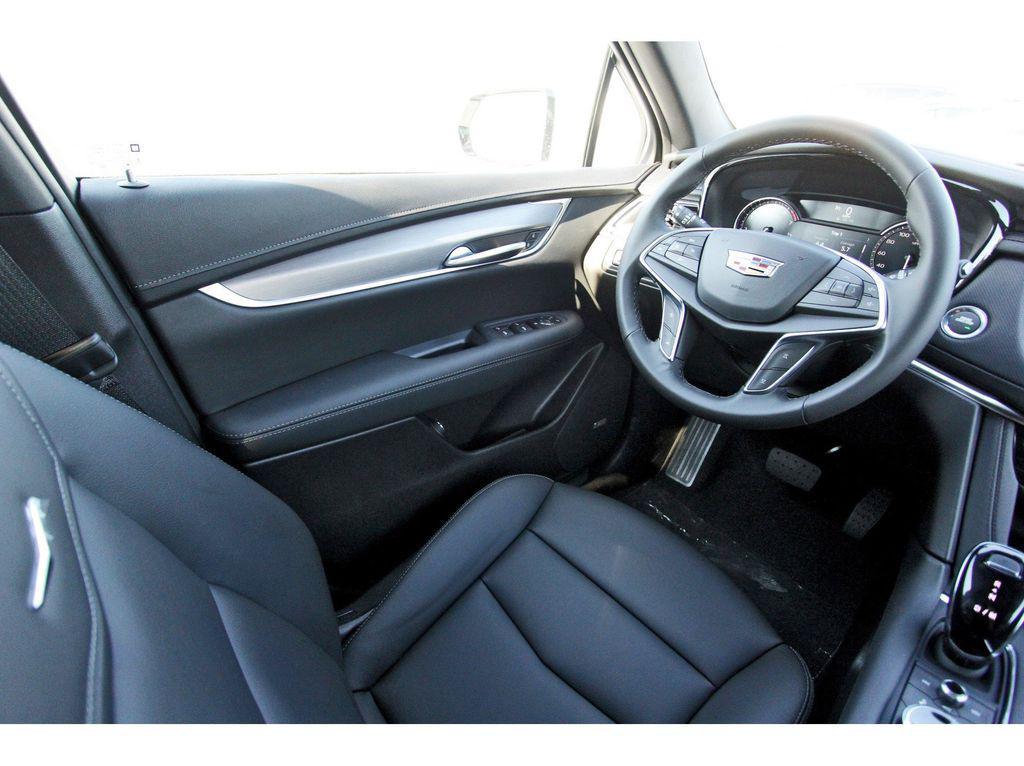 new 2025 Cadillac XT5 car, priced at $47,015