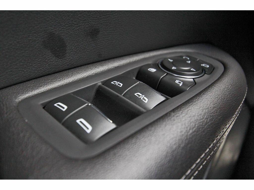 used 2023 Cadillac XT5 car, priced at $26,984