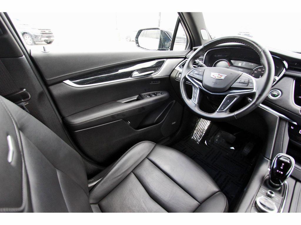used 2023 Cadillac XT5 car, priced at $26,984