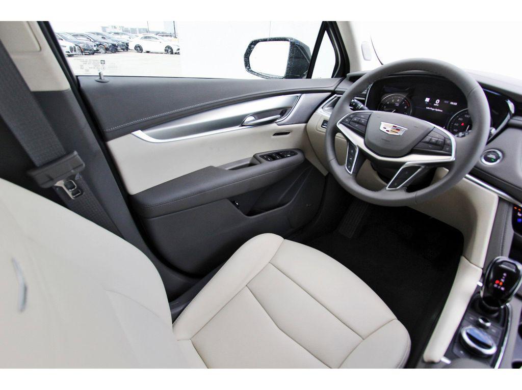 new 2025 Cadillac XT5 car, priced at $56,284