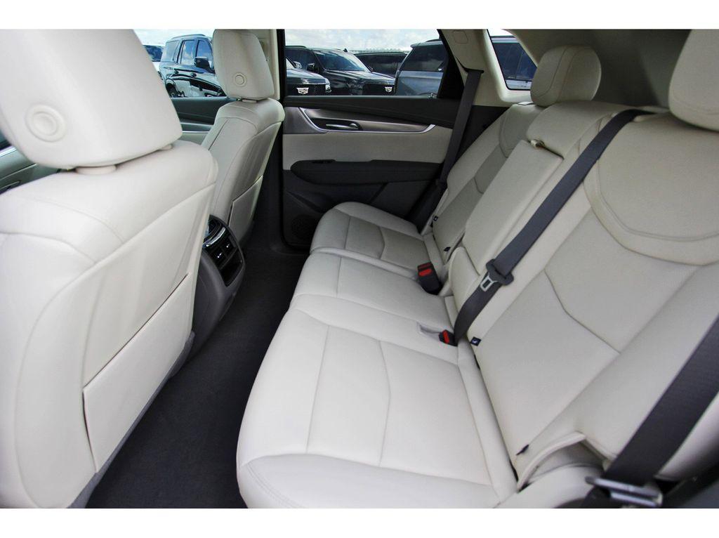 new 2025 Cadillac XT5 car, priced at $56,284