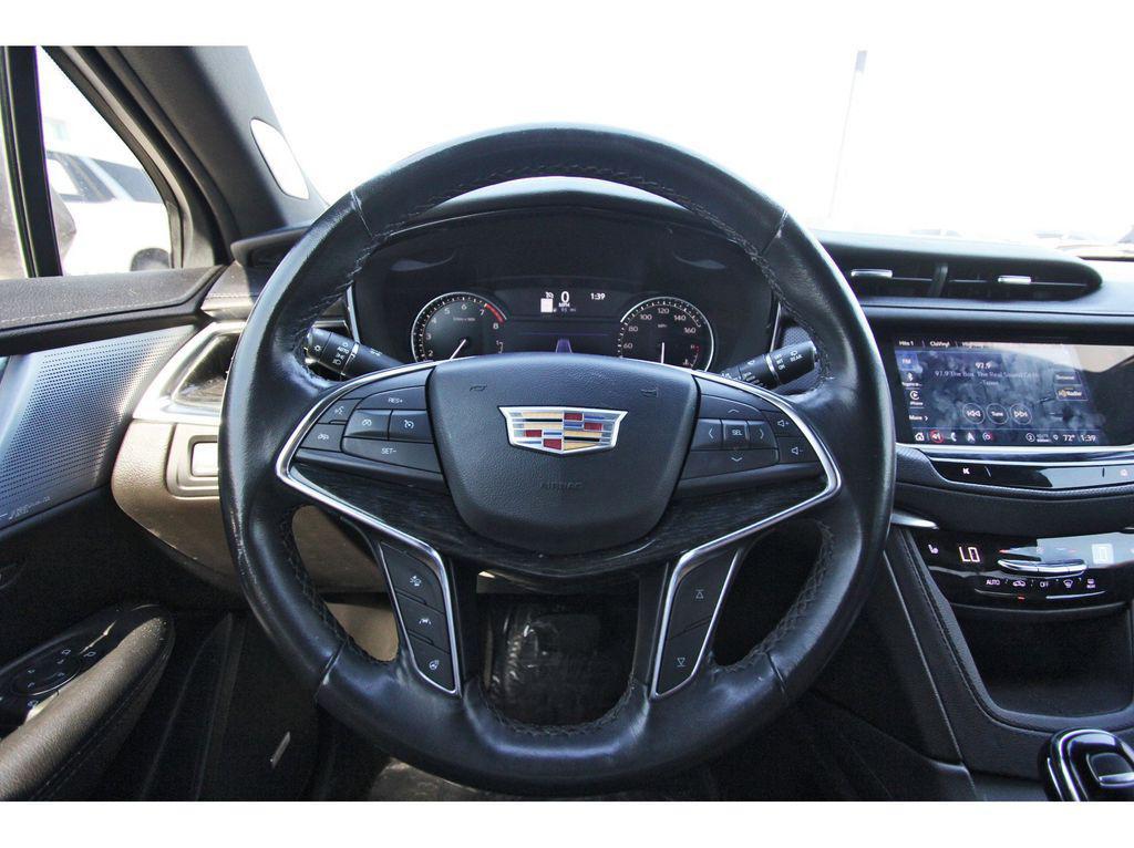 used 2023 Cadillac XT5 car, priced at $21,991