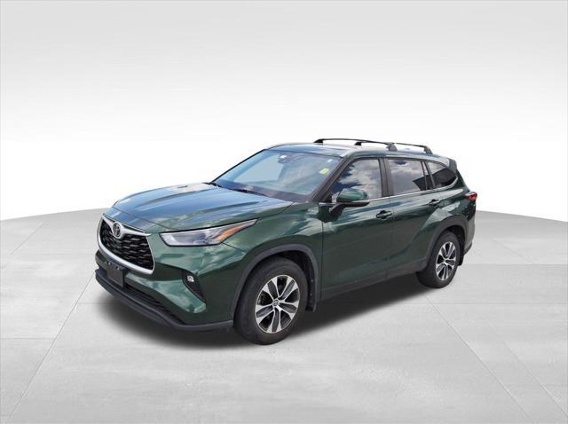 used 2023 Toyota Highlander car, priced at $37,022