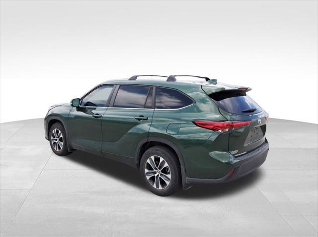 used 2023 Toyota Highlander car, priced at $37,022