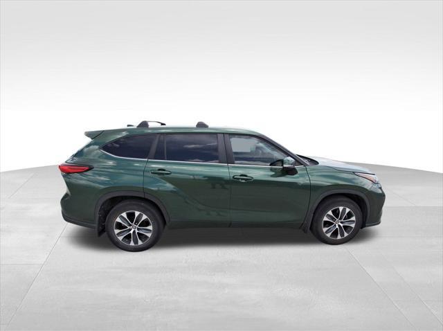 used 2023 Toyota Highlander car, priced at $37,022