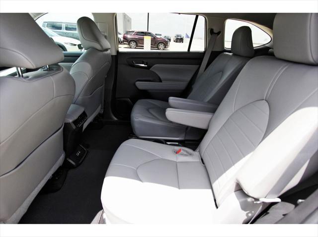 used 2023 Toyota Highlander car, priced at $37,022