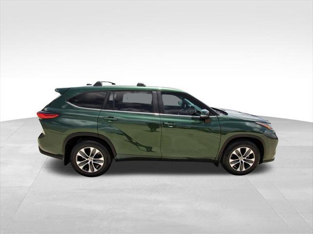 used 2023 Toyota Highlander car, priced at $37,022