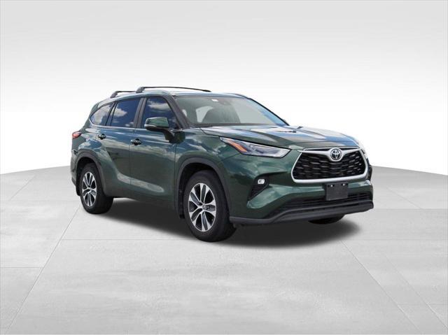 used 2023 Toyota Highlander car, priced at $37,022