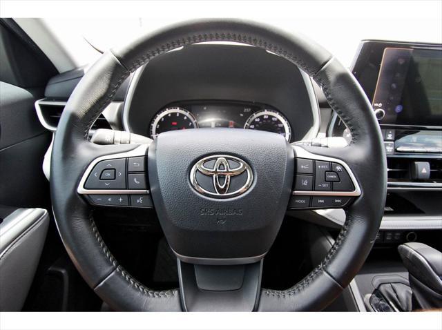 used 2023 Toyota Highlander car, priced at $37,022