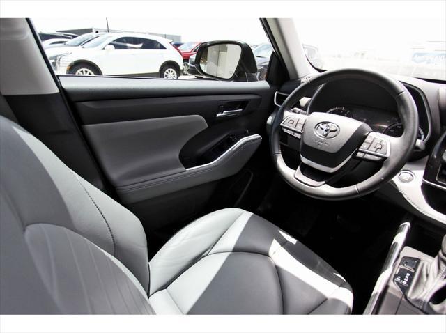 used 2023 Toyota Highlander car, priced at $37,022