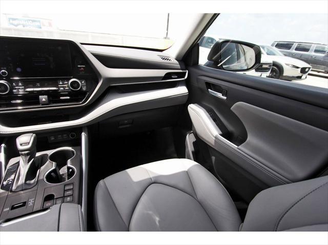 used 2023 Toyota Highlander car, priced at $37,022