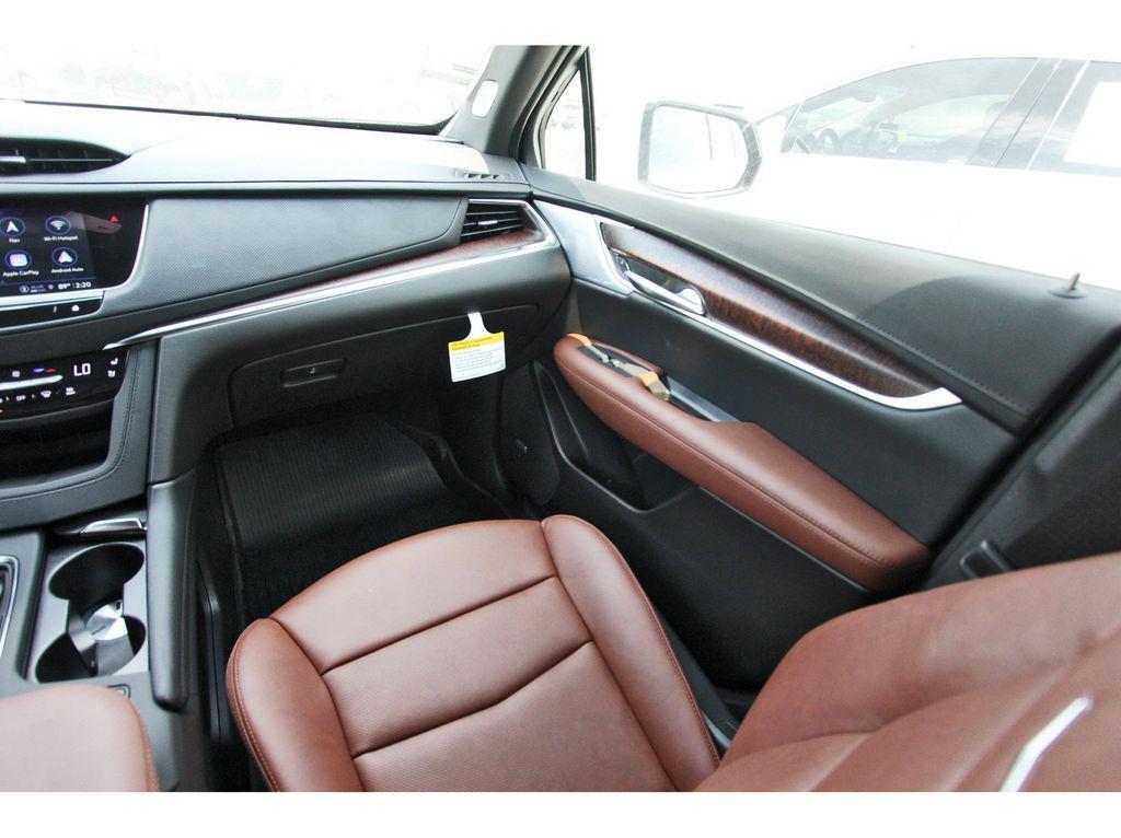 new 2025 Cadillac XT5 car, priced at $47,735