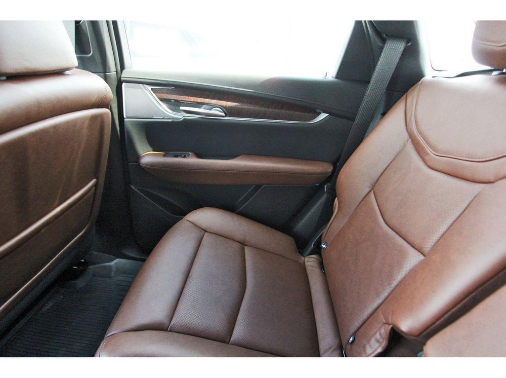 new 2025 Cadillac XT5 car, priced at $47,735