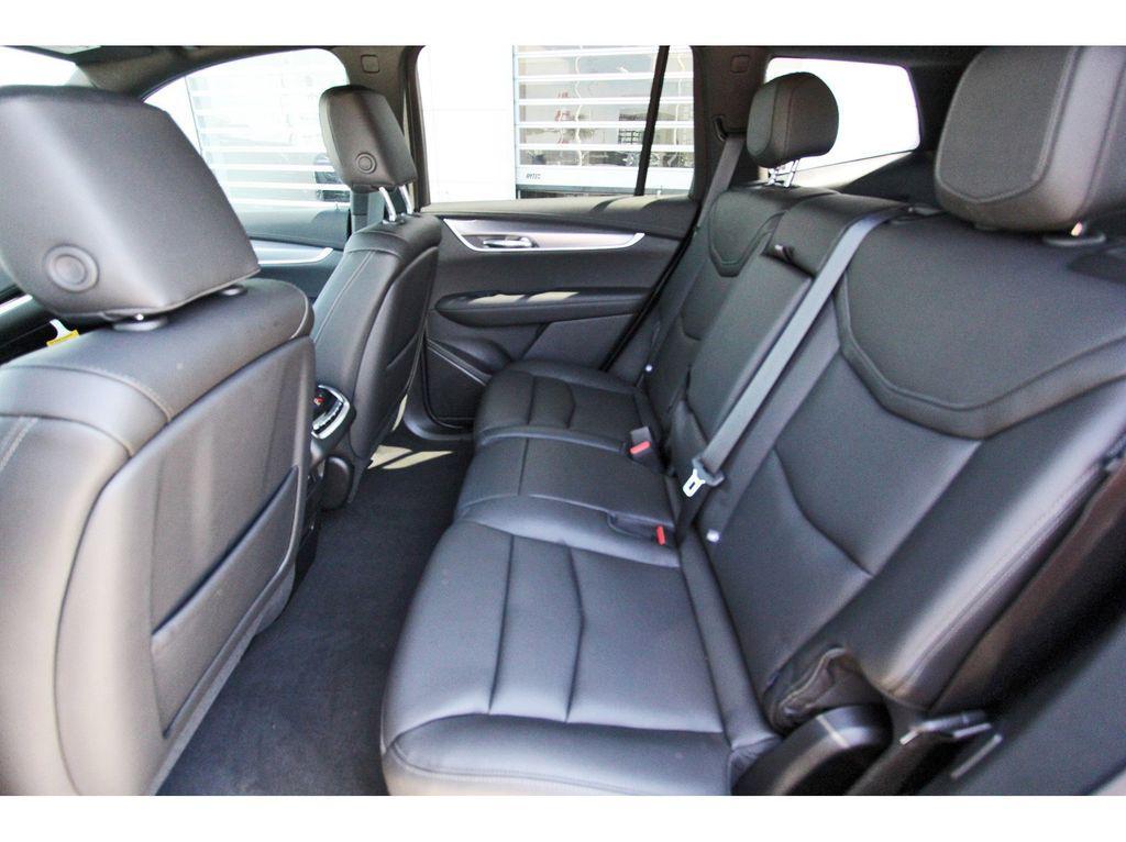 new 2025 Cadillac XT6 car, priced at $39,315