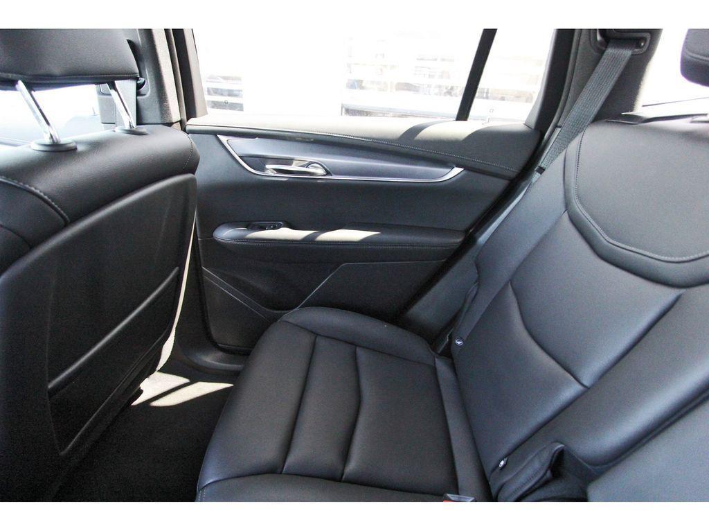 new 2025 Cadillac XT6 car, priced at $39,315