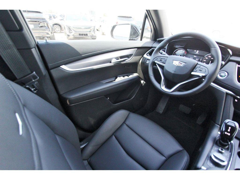 new 2025 Cadillac XT6 car, priced at $39,315