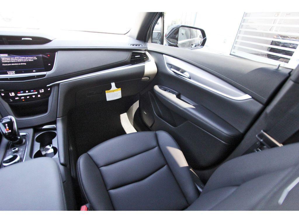 new 2025 Cadillac XT6 car, priced at $39,315