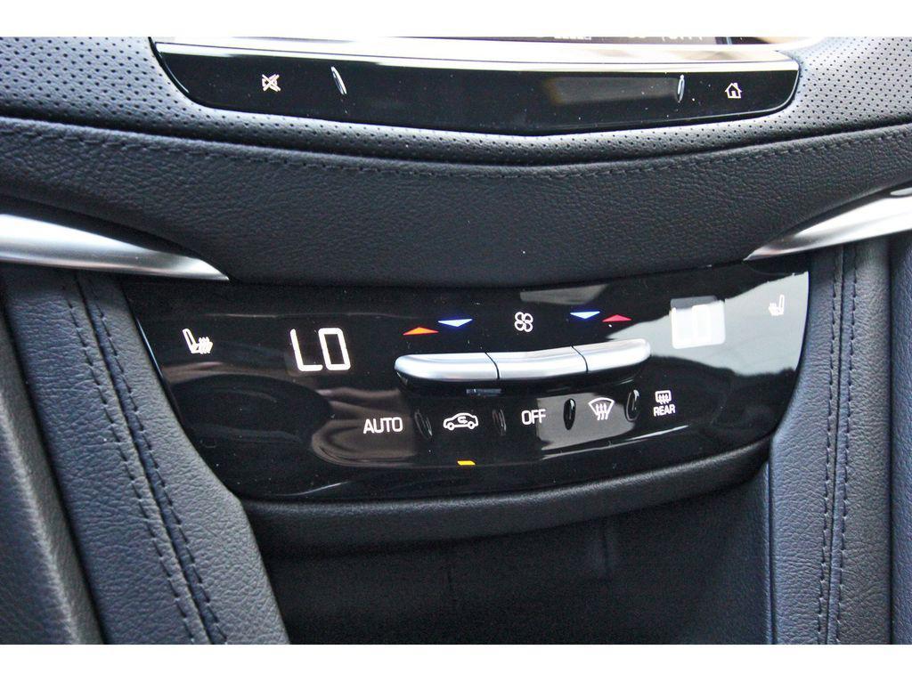 new 2025 Cadillac XT6 car, priced at $39,315