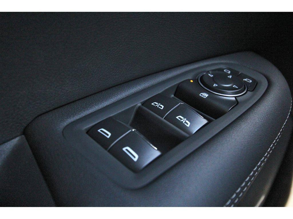 new 2025 Cadillac XT5 car, priced at $35,515