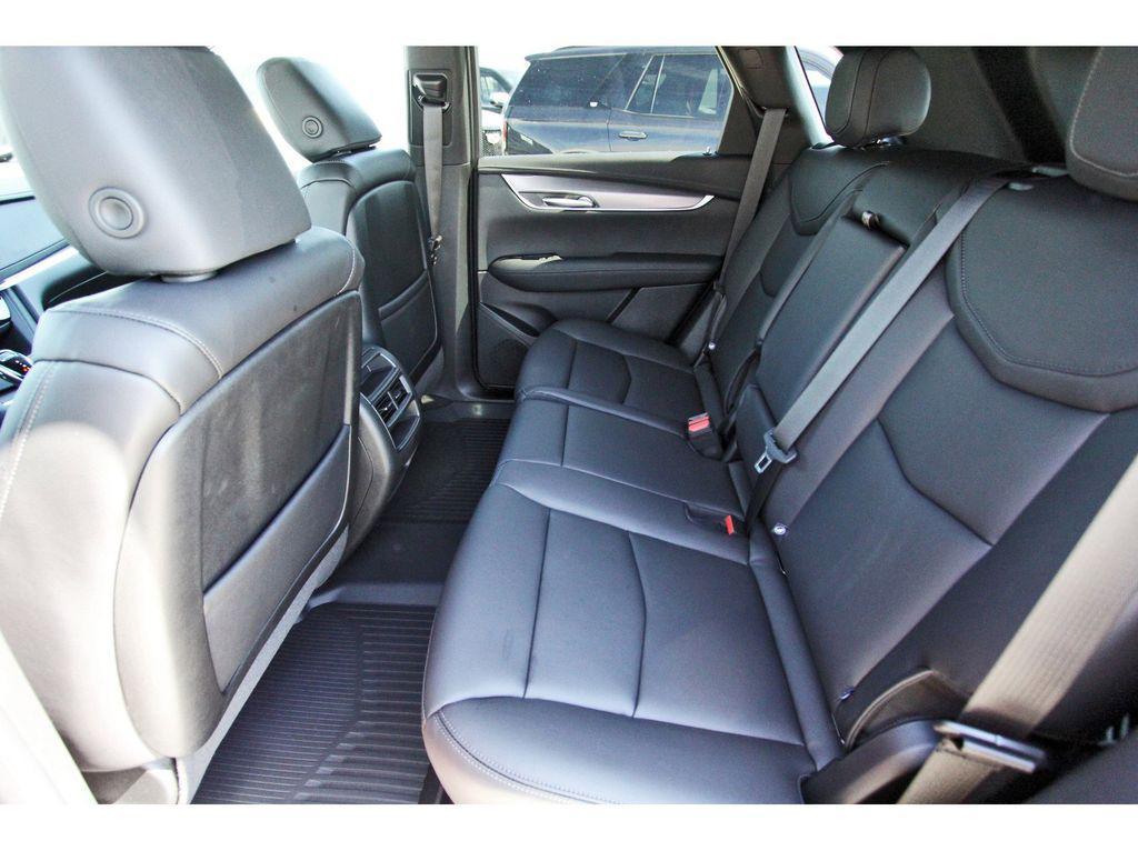 new 2025 Cadillac XT5 car, priced at $35,515