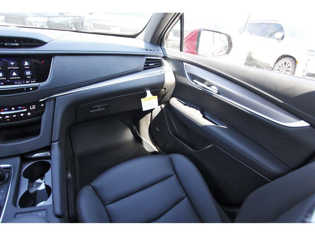 new 2025 Cadillac XT5 car, priced at $35,515